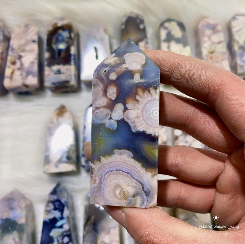 Black flower agate tower(One kilogram)