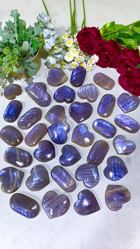 Moonstone heart and palm（One kilo）