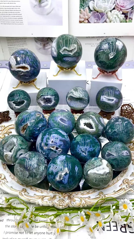 Moss agate sphere（One kilo）